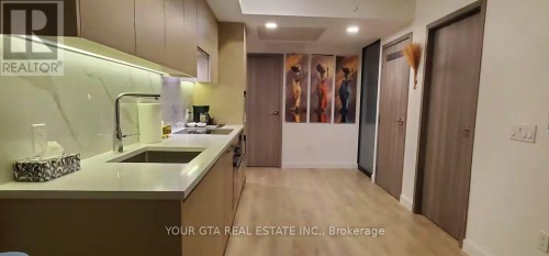 526 - 3 CONCORD CITYPLACE WAY , Toronto, Ontario M5V 0X4 2