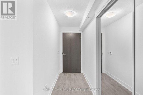 2326 - 9 MABELLE AVENUE , Toronto, Ontario M9A 0E1 5