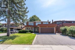 17 TWIN CIRCLE COURT  Toronto, ON M2R 3L3