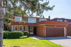 17 TWIN CIRCLE COURT Toronto, ON M2R 3L3