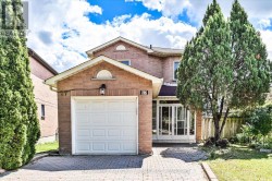 27 SAMANTHA CIRCLE  Richmond Hill, ON L4B 2R7