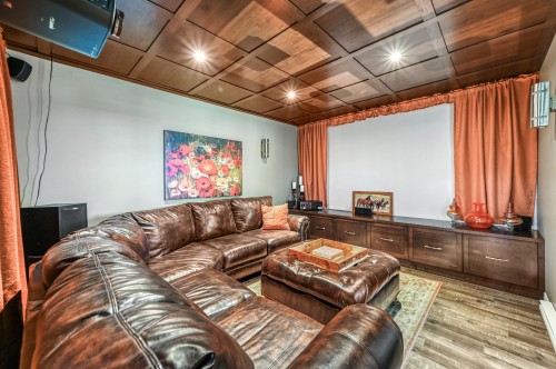 Cinéma maison - 398 Ch. De La Chute-Blanche, Sainte-Jeanne-D'Arc, QC 