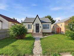880 William AVE  Winnipeg, MB R3E 0Z6