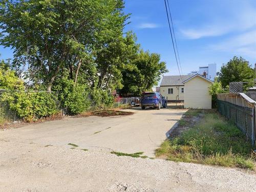 880 William Ave, Winnipeg, MB 