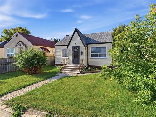880 William Ave, Winnipeg, MB 