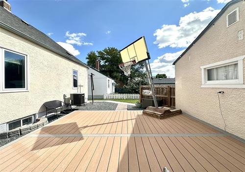 48 Hespeler Ave, Winnipeg, MB 