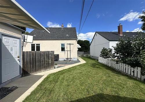 48 Hespeler Ave, Winnipeg, MB 