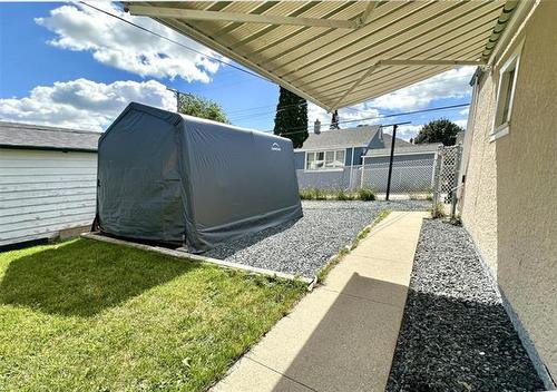 48 Hespeler Ave, Winnipeg, MB 