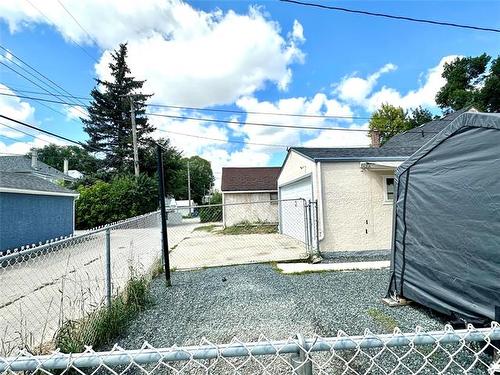 48 Hespeler Ave, Winnipeg, MB 