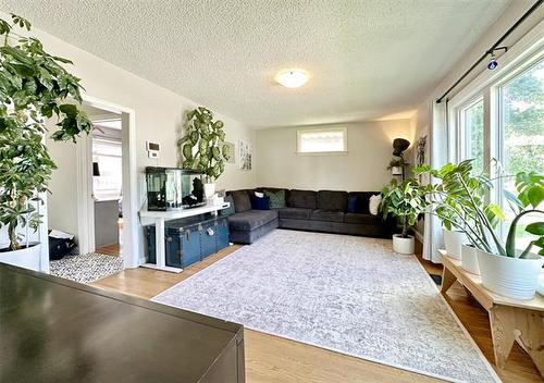 48 Hespeler Ave, Winnipeg, MB 