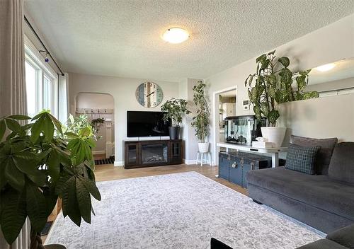 48 Hespeler Ave, Winnipeg, MB 
