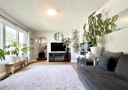 48 Hespeler Ave, Winnipeg, MB 