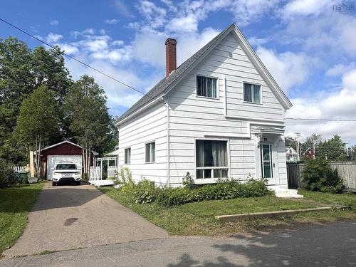 49 Chapel Street  Parrsboro, NS B0M 1S0