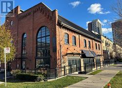 33 POWERHOUSE STREET  Toronto, ON M6H 4K7