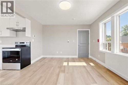 71 Sanford Avenue S, Hamilton, ON 