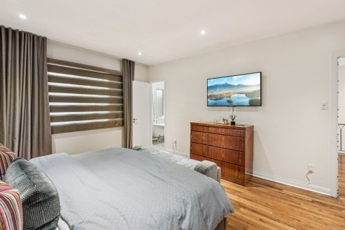 Master Bedroom - 378 Av. Olivier, Westmount, QC 
