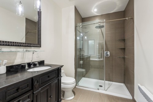 Master Bathroom - 378 Av. Olivier, Westmount, QC 