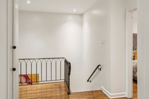 Staircase - 378 Av. Olivier, Westmount, QC 