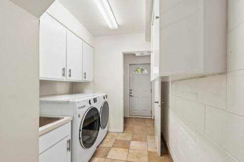 Laundry - 378 Av. Olivier, Westmount, QC 