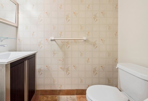 Powder room - 378 Av. Olivier, Westmount, QC 