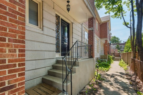 Front of Structure - 378 Av. Olivier, Westmount, QC 