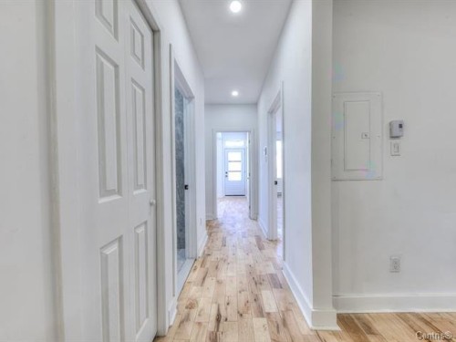 Corridor - 1056 Av. Harvard, Montréal (Côte-Des-Neiges/Notre-Dame-De-Grâce), QC 