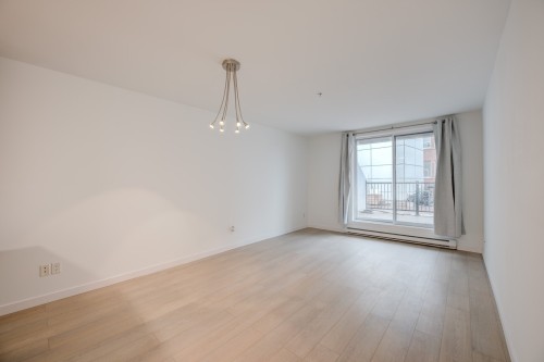 Living Room - 219-1950 Rue De Champlain, Montréal (Ville-Marie), QC 