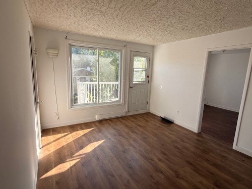 Salon - 12722 28E Avenue (R.-D.-P.), Montréal (Rivière-Des-Prairies/Pointe-Aux-Trembles), QC 