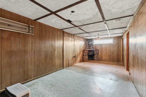 Salle familiale - 212 Boul. Maple, Châteauguay, QC 