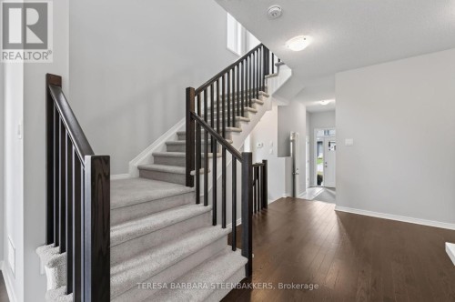 689 Taliesin Crescent E, Ottawa, ON 