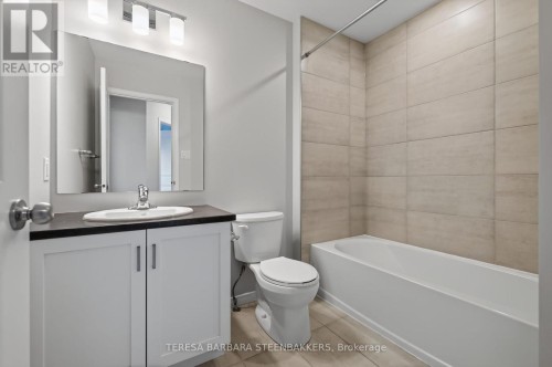 Main Bath - 689 Taliesin Crescent E, Ottawa, ON 