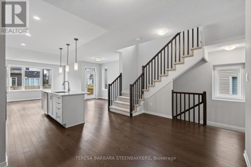 689 Taliesin Crescent E, Ottawa, ON 