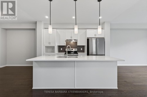 689 Taliesin Crescent E, Ottawa, ON 