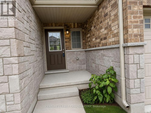 45 - 3188 SINGLETON AVENUE , London South (South W), Ontario N6L 0B8 2