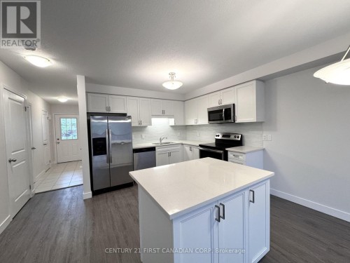 45 - 3188 SINGLETON AVENUE , London South (South W), Ontario N6L 0B8 4