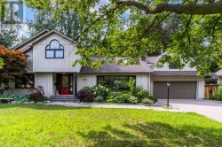 876 PARKLAND AVENUE  Mississauga, ON L5H 3H1