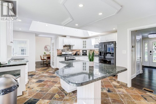 876 Parkland Avenue, Mississauga, ON 