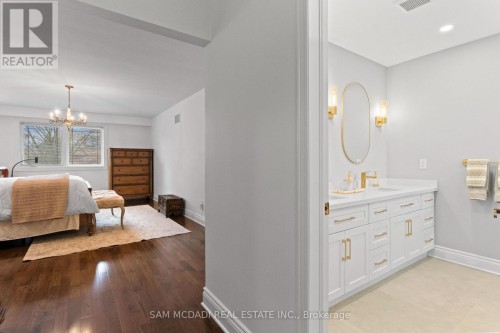 1653 Sherwood Forrest Circle, Mississauga, ON 