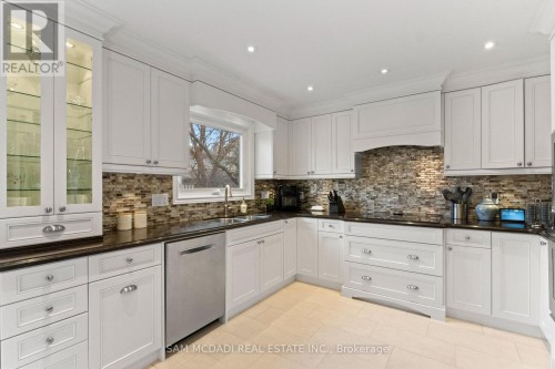 1653 Sherwood Forrest Circle, Mississauga, ON 