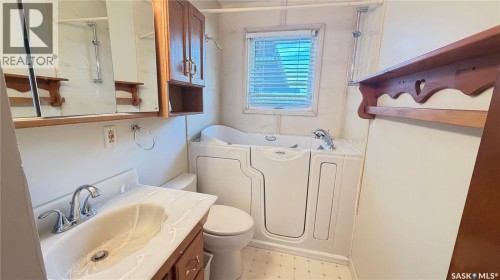785 Centre Street, Shaunavon, SK 