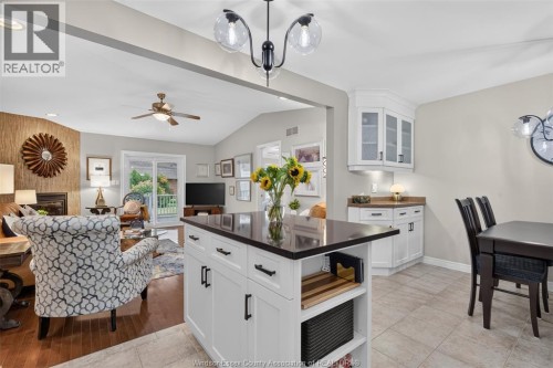 1818 Luxury, Windsor, ON 