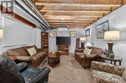1818 Luxury, Windsor, ON 