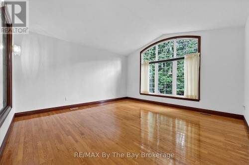 Living Room - 90 Goldfinch Crescent, Tiny, ON 