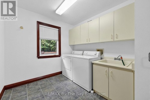 Main Floor Laundry Room - 90 Goldfinch Crescent, Tiny, ON 