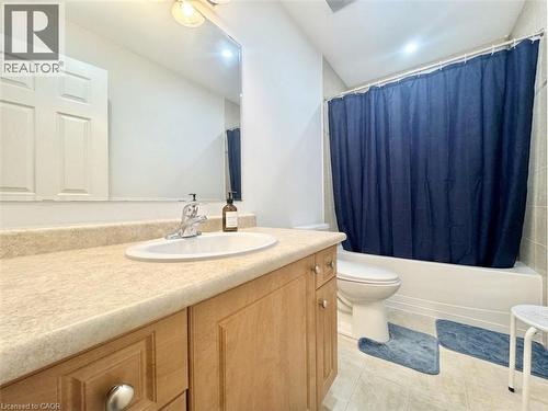 Full 4 Piece bath. - 1335 Countrystone Drive, Kitchener, ON 