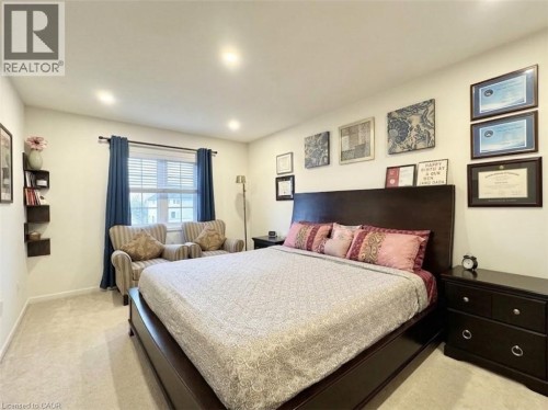 Primary Bedroom with ample space, ensuite washroom and Walk-in Closet - 1335 Countrystone Drive, Kitchener, ON 