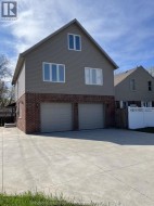 3002 CHURCH Unit# RIGHT Windsor, ON N9E 1T8
