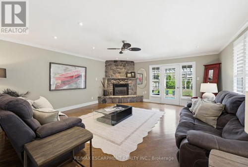 3083 Lakeshore Road, Burlington, ON 