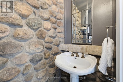 3083 Lakeshore Road, Burlington, ON 