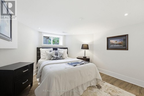 3083 Lakeshore Road, Burlington, ON 